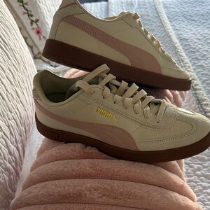 Puma Cream and Pink Casual Sneakers